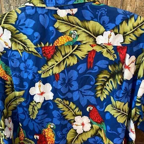 Hawaii M Unisex Blue Palms Parrot Short Sleeve Button Front Hawaiian Shirt - Picture 7 of 8